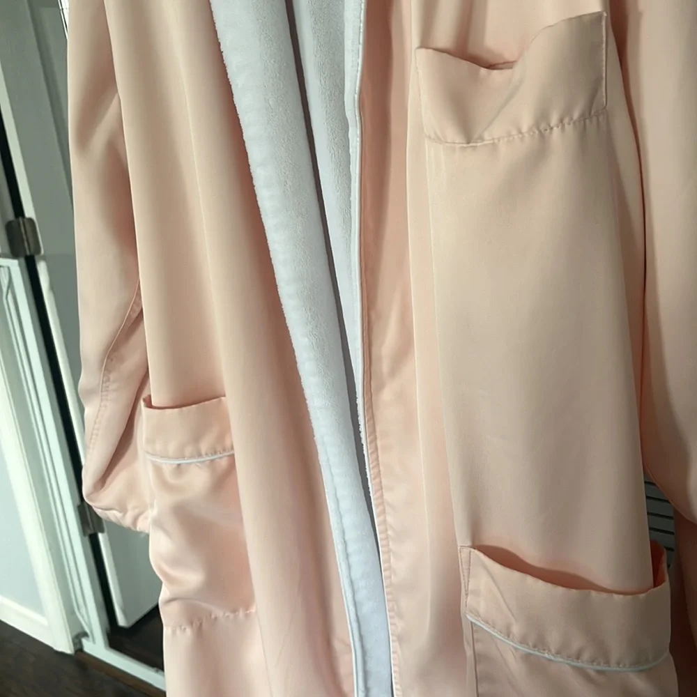 Classic Long Shawl Collar Robe - Peach color Sz M - Picture 6 of 16